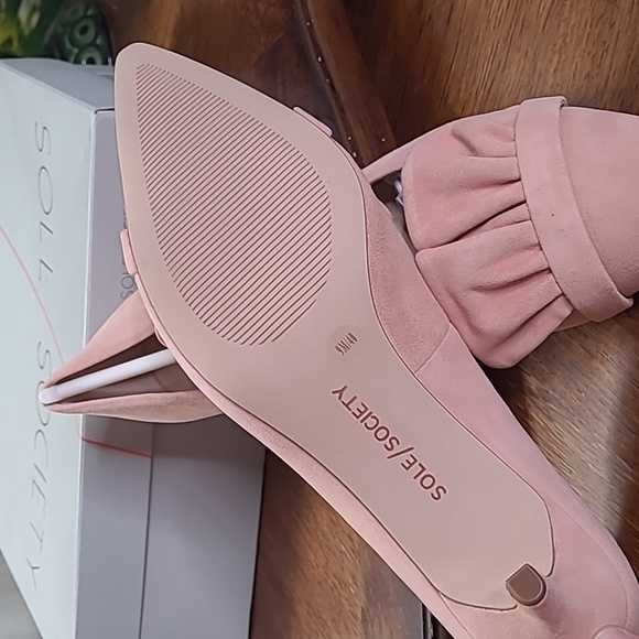 New in box! Sole Society Darbia Womens 9 suede ruffle high heel pump shoes - Picture 6 of 7